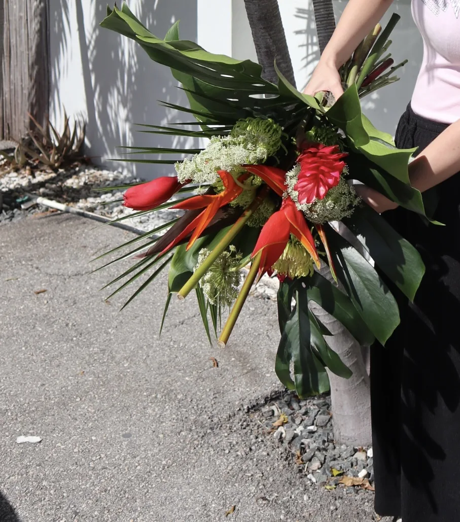 Tropical statement — signature · Flora Form, On location